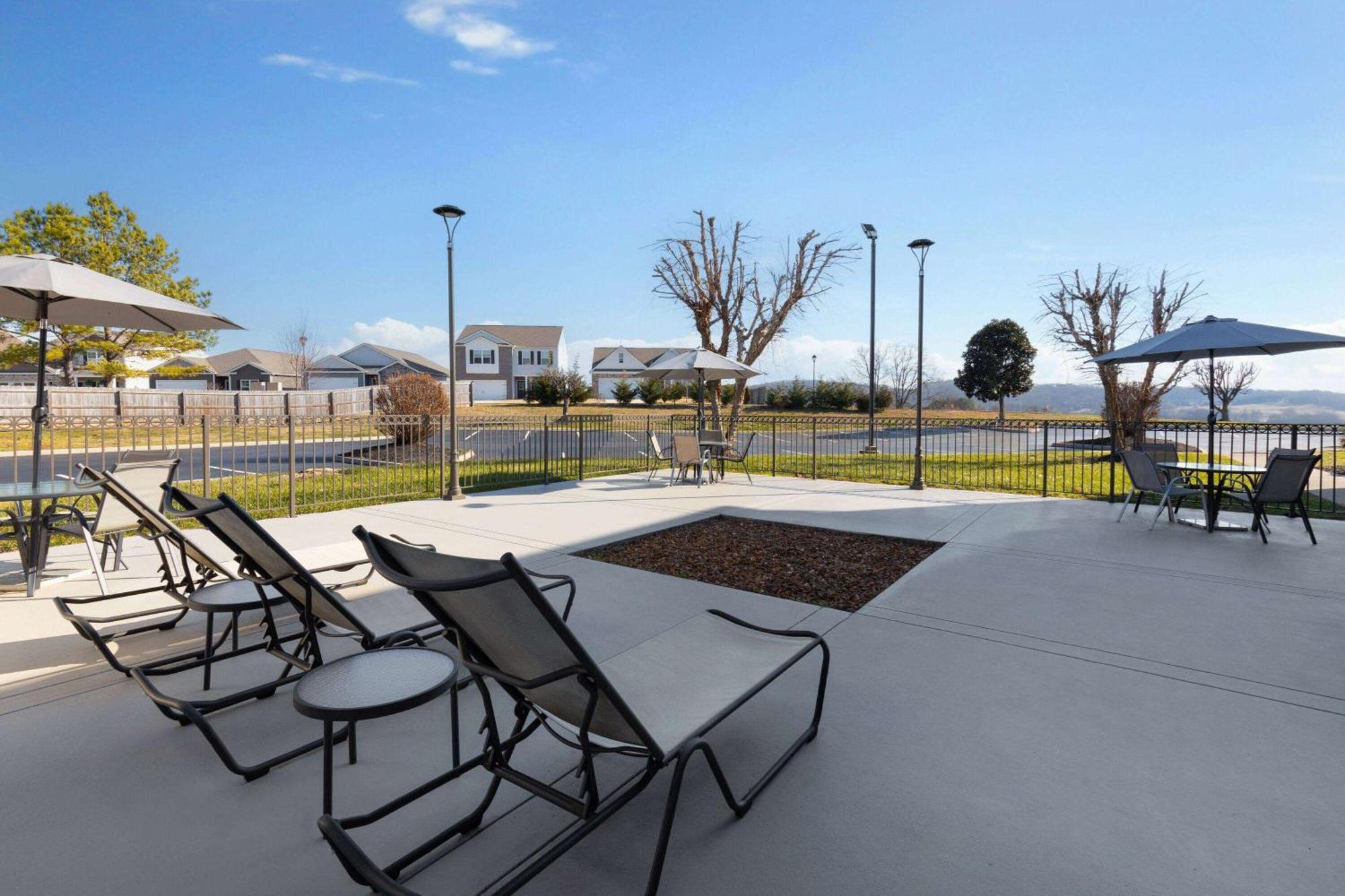 La Quinta By Wyndham Loudon Hotel Bagian luar foto