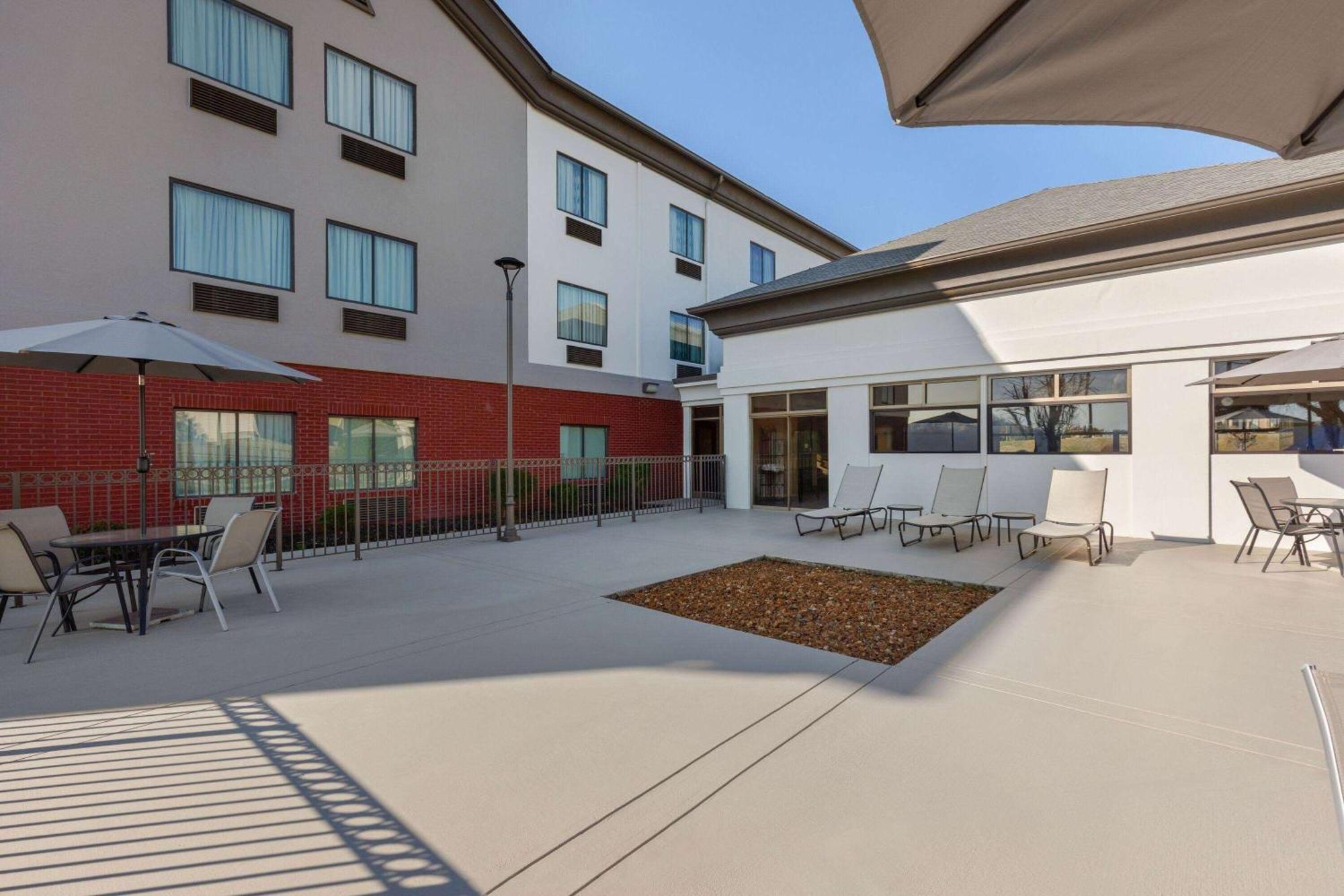 La Quinta By Wyndham Loudon Hotel Bagian luar foto