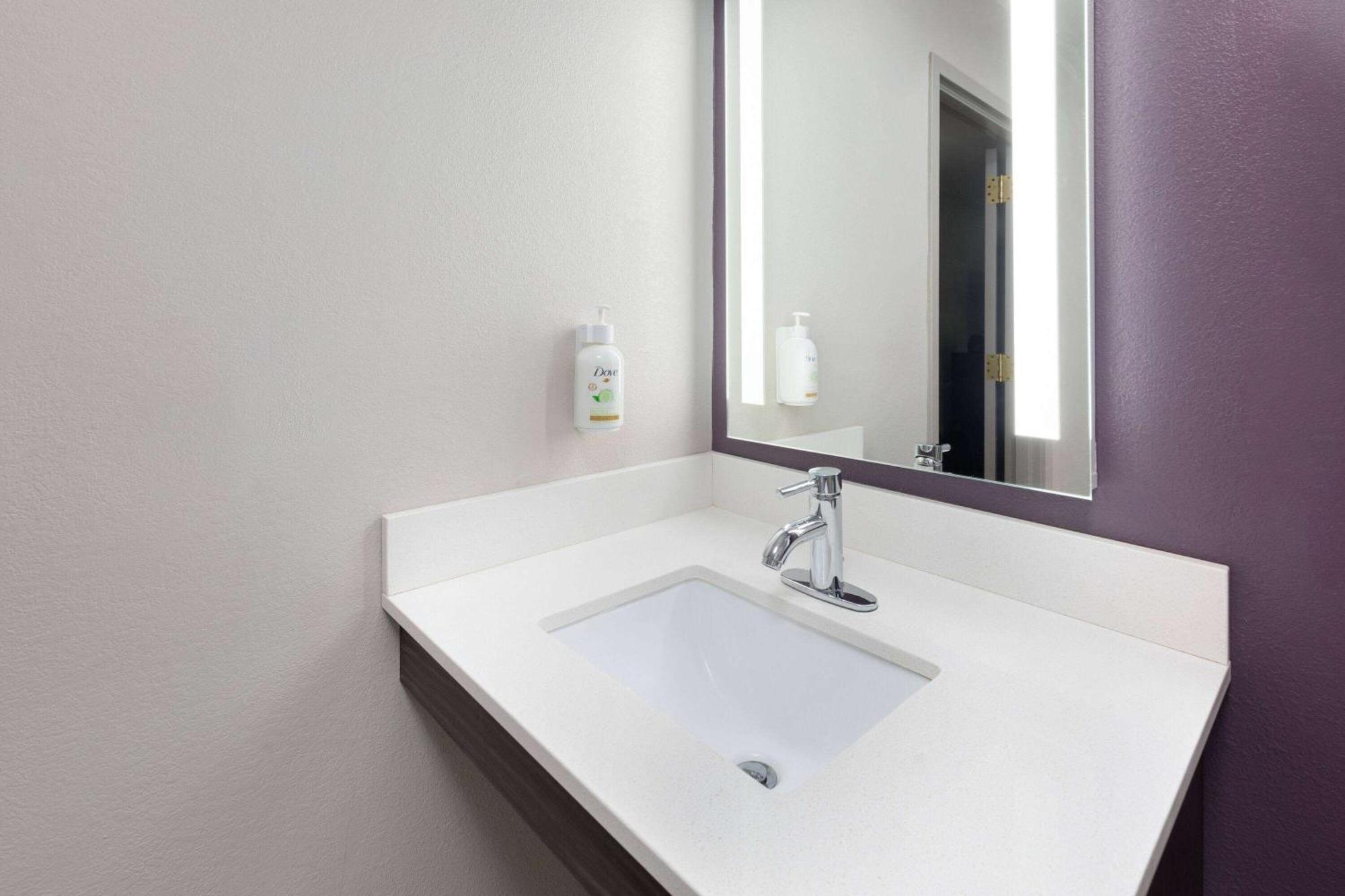 La Quinta By Wyndham Loudon Hotel Bagian luar foto