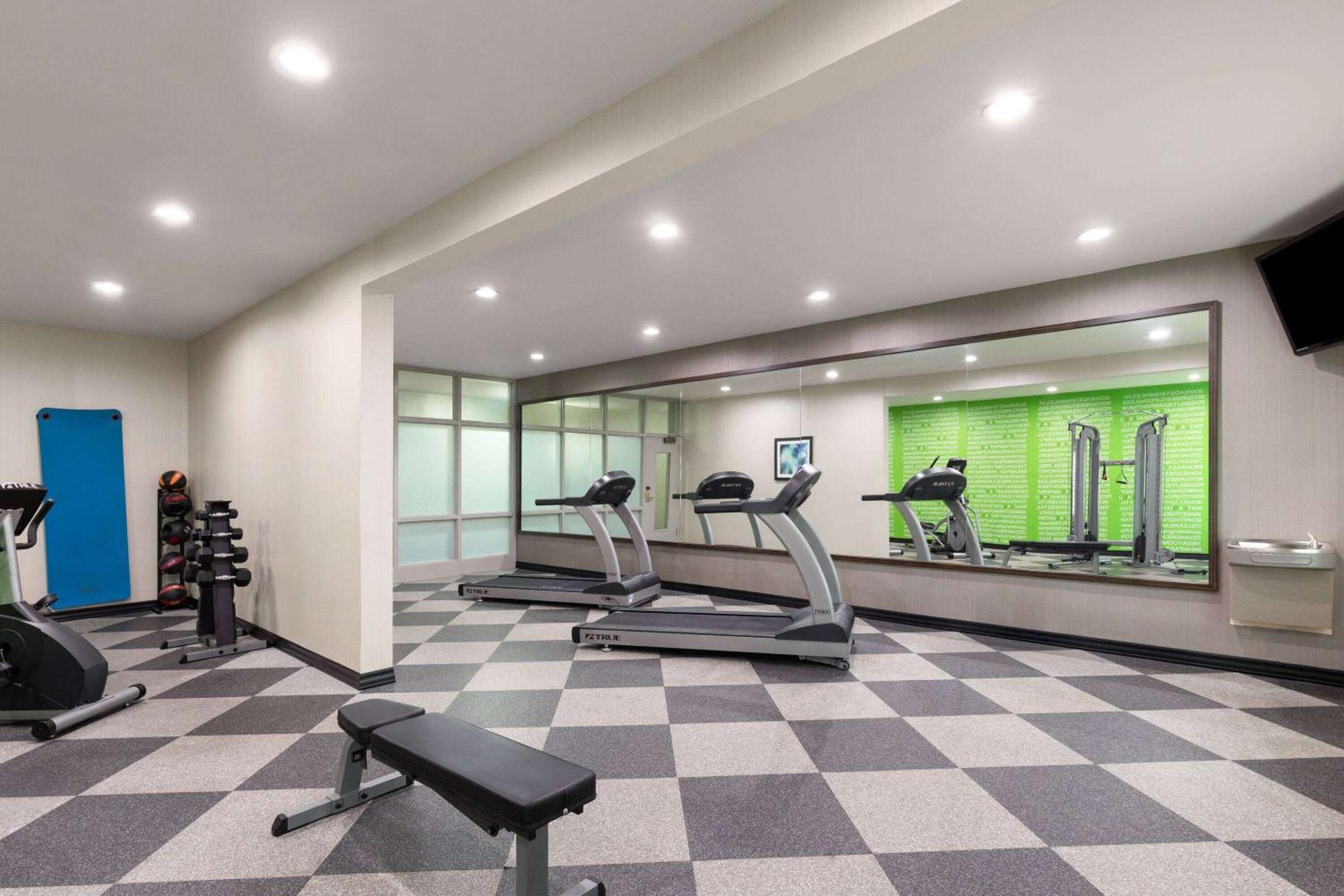 La Quinta By Wyndham Loudon Hotel Bagian luar foto