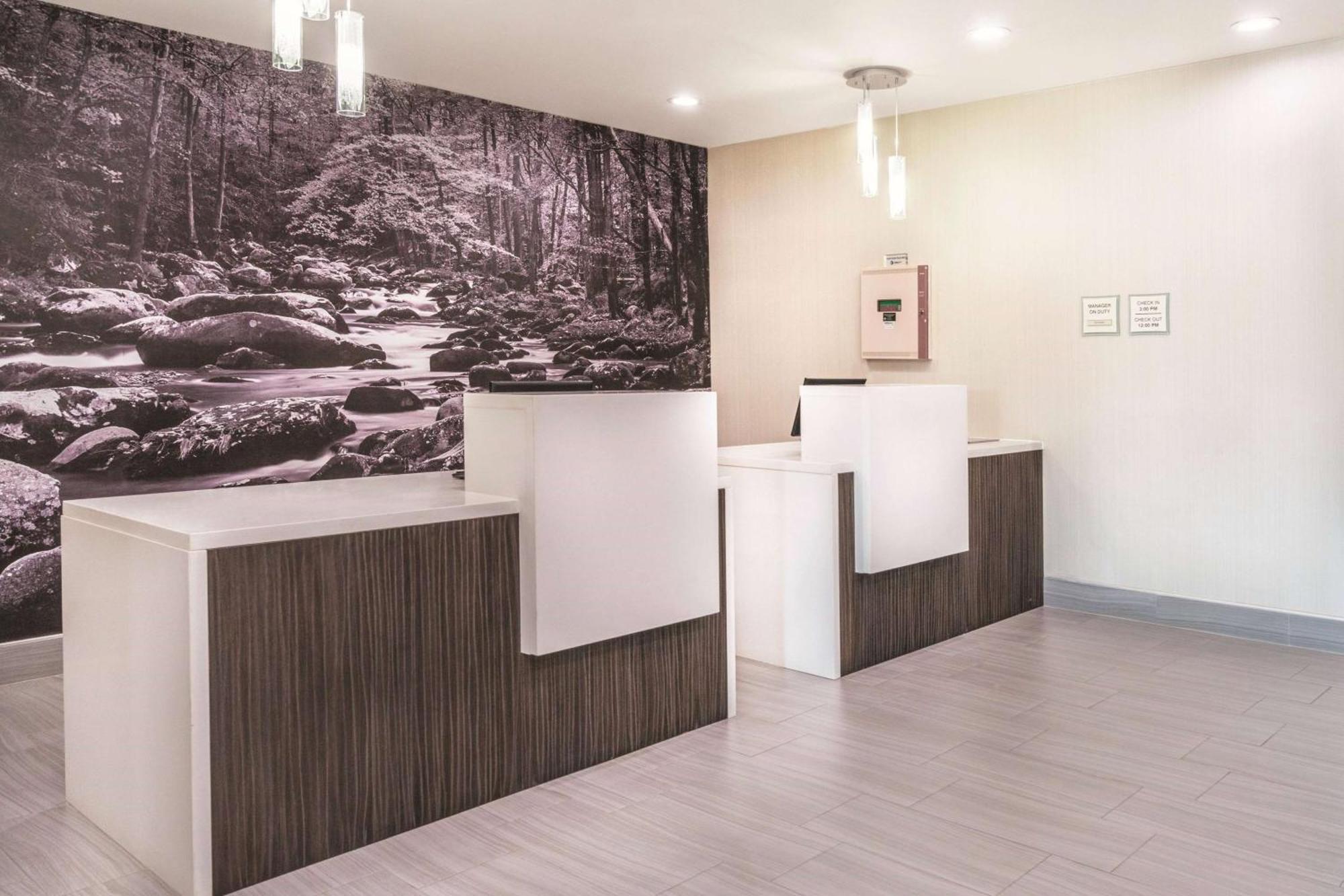 La Quinta By Wyndham Loudon Hotel Bagian luar foto