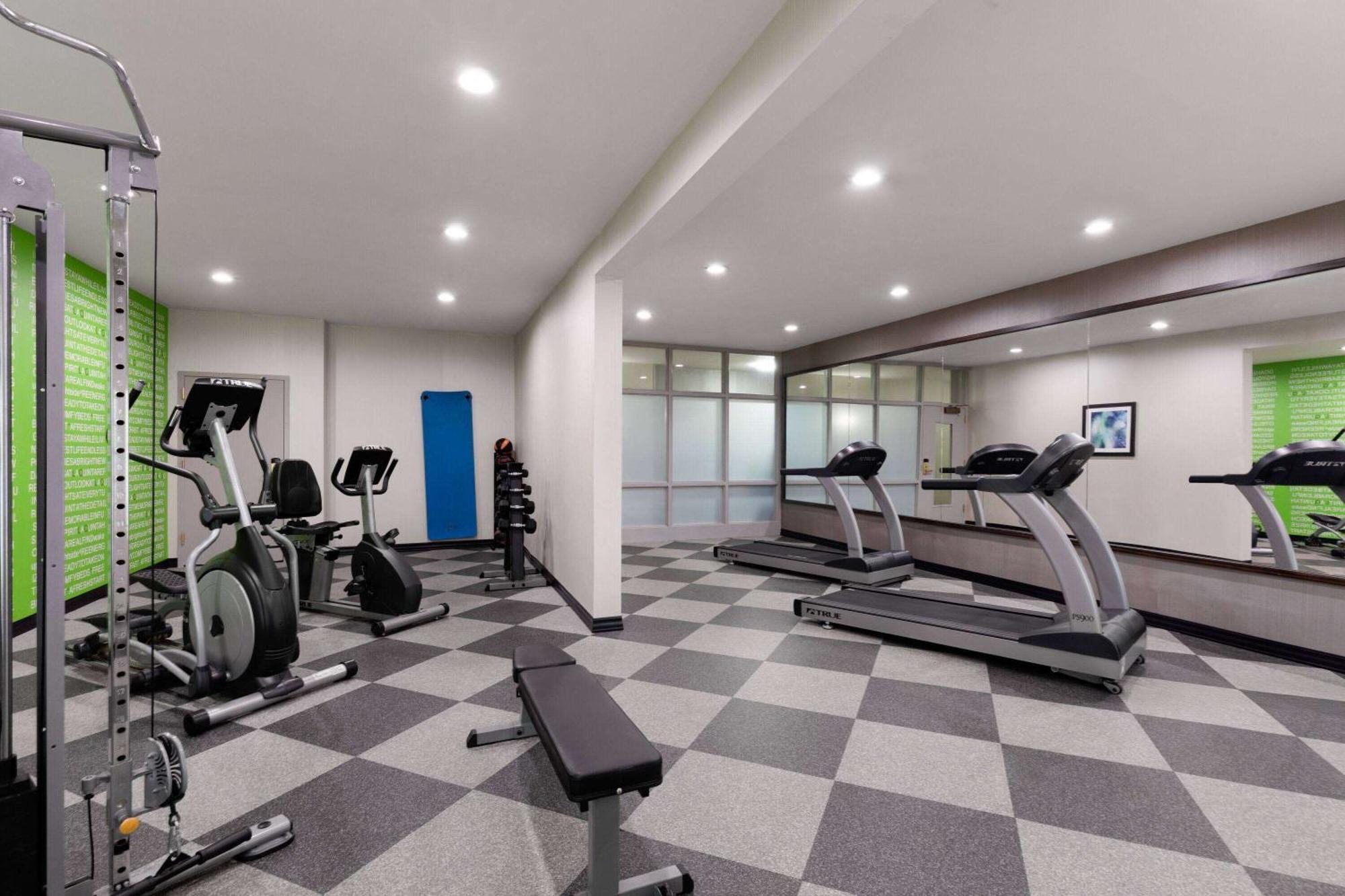 La Quinta By Wyndham Loudon Hotel Bagian luar foto