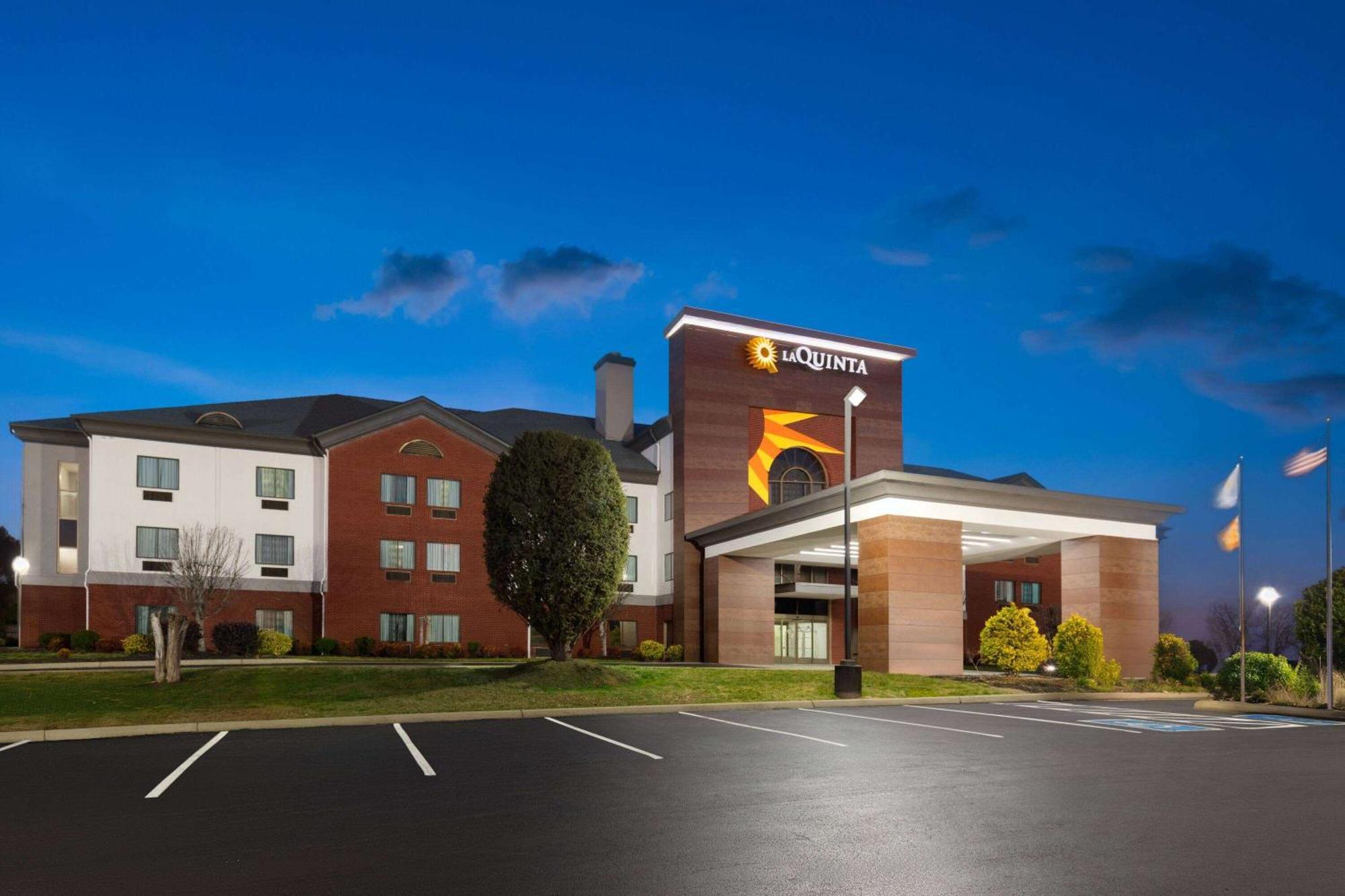 La Quinta By Wyndham Loudon Hotel Bagian luar foto
